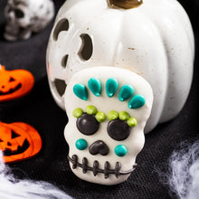 Charger l'image dans la galerie, Crânes mignons et effrayants, biscuit de fantaisie pour chien | Halloween