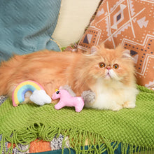 Charger l'image dans la galerie, Hugsmart "Meow Buddies" Jouet avec cachette à gâteries pour Chat - Duo licorne & arc-en-ciel