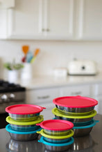 Charger l'image dans la galerie, Messy Mutts Ensemble de 3 bols avec couvercles, Vert, Bleu et rouge
