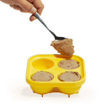 Charger l'image dans la galerie, Woof Pet Moule à gâteries Pupsicle - Jaune