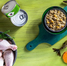 Charger l'image dans la galerie, Conserve pour chat Fromm Four Star- Entrée Pré et Marée effilochée en sauce 5.5oz