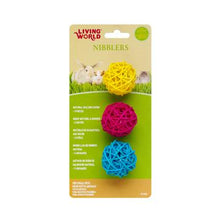 Charger l'image dans la galerie, Living World Nibblers jouet à gruger balle en osier paquet de 3 pour petits mammifères - Boutique Le Jardin Des Animaux -Gâterie petit mammifèreBoutique Le Jardin Des Animaux61486