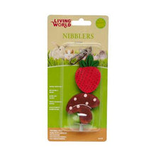 Charger l'image dans la galerie, Living World Nibblers jouet à gruger fraise et champignon en bois sur tige pour petits mammifères - Boutique Le Jardin Des Animaux -Gâterie petit mammifèreBoutique Le Jardin Des Animaux61475