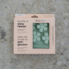 Charger l&#39;image dans la galerie, Dexypaws Tapis de léchage en silicone &quot;Cache-cache&quot; à alimentation lente - Fleurs - Vert sauge
