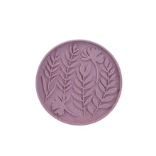 Charger l&#39;image dans la galerie, Dexypaws Tapis de léchage stimulant - Forme de cercle et motifs de feuillage - Rose poudré
