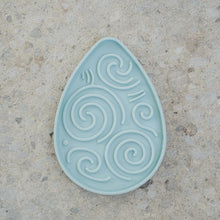 Charger l&#39;image dans la galerie, Dexypaws Tapis de léchage stimulant - Forme de goûte de rosée - Bleu ciel
