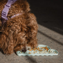 Charger l&#39;image dans la galerie, Dexypaws Tapis de léchage stimulant - Forme de nuage - Bleu ciel
