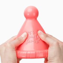Charger l'image dans la galerie, Hugsmart "Yappy Birthday" Jouet en caoutchouc &amp; tissu craquant pour chien - Chapeau - Rose
