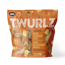 Charger l'image dans la galerie, Jay's Twurlz, Peaux de porc séchées à l'air pour chien - Cheddar vieilli
