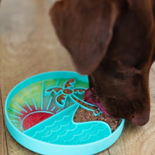 Charger l&#39;image dans la galerie, Messy Mutts Bol d&#39;alimentation en silicone - Turquoise à motif de plage
