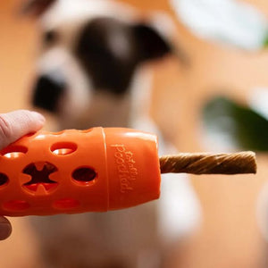 Messy Mutts ''Totally Pooched, Stuff N'chew'' Jouet fusée pour chien, Orange