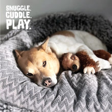 Charger l&#39;image dans la galerie, Snugarooz Jouet pour chien - Le paresseux Sasha

