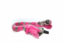 Charger l&#39;image dans la galerie, Schum-Tug jouet pour chien en peluche tressé Medium Régulier - Boutique Le Jardin Des Animaux -jouet chienBoutique Le Jardin Des AnimauxSCG01100
